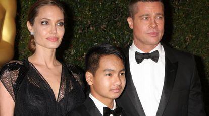 Brad Pitt, Angelina Jolie y su hijo Maddox.