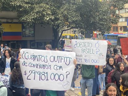 Estudiantes de universidades privadas en Bogotá protestan por el alza en las matrículas.