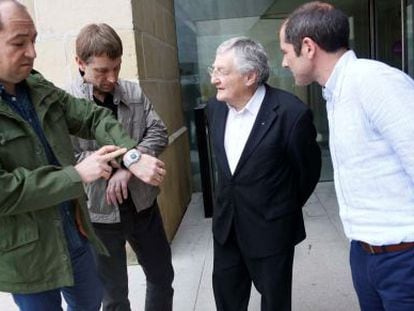 De izquierda a derecha, Pernando Barrena, Rufi Etxeberria, Harold Good y Paul Ríos, este jueves en San Sebastian. 