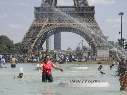 El termómetro sube en Europa, mientras París extrema las precauciones tras las 15.000 muertes de 2003