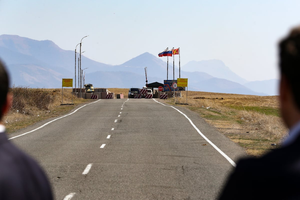 El endorcimiento del cerco sobre Nagorno Karabaj aumenta la tensión en el Cáucaso |  Internacional