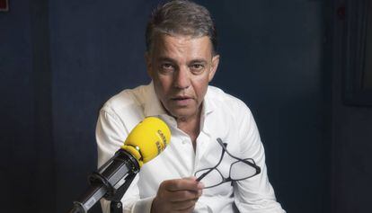 Joaquim Maria Puyal, fotografiat als estudis de Catalunya Ràdio el 2016.