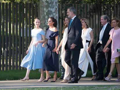 Los Reyes y sus hijas, en los Princesa de Girona, este lunes.
