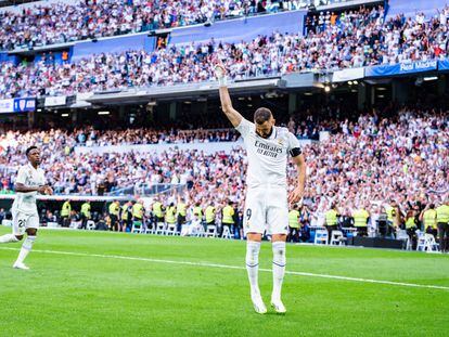 Karim Benzema celebra su gol durante su último partido con el Real Madrid, en el encuentro de la Liga ante el Athletic en el Santiago Bernabéu el domingo.