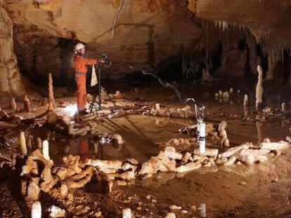 Hace 175.000 años, esta especie levantó unos enigmáticos círculos de piedra en las profundidades de una cueva del sur de Francia