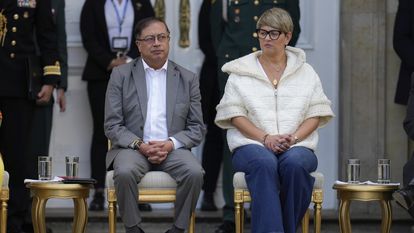 Gustavo Petro y Verónica Alcocer en la radicación de la reforma a la Salud, en febrero de 2023.