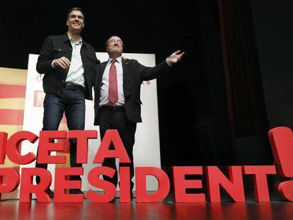 El l&iacute;der del PSOE, Pedro S&aacute;nchez, junto al candidato del PSC, Miquel Iceta, en un mitin de campa&ntilde;a. 