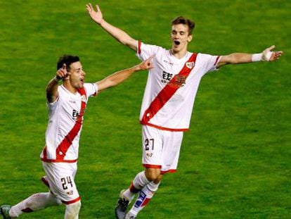 Javi Guerra celebra su segundo gol ante el Espanyol. 