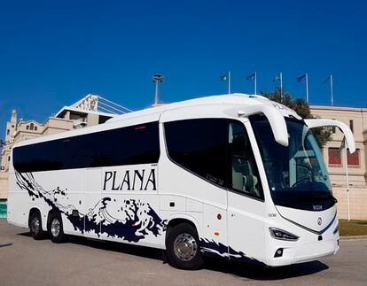 Un autobús de la empresa Plana.