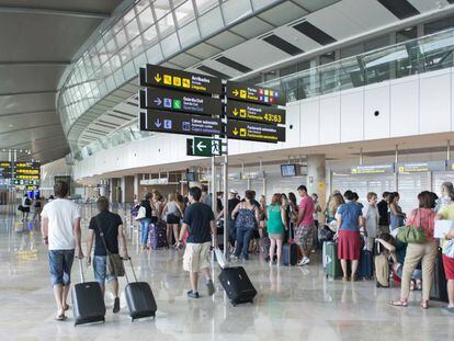 Interior del aeropuerto de Valencia.