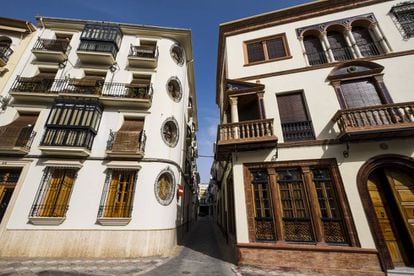 Detalle de la arquitectura de dos de los edificios del centro de Priego de Córdoba.