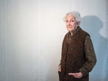 Ida Vitale, retratada en el salón de actos de la Residencia de Estudiantes, en Madrid.