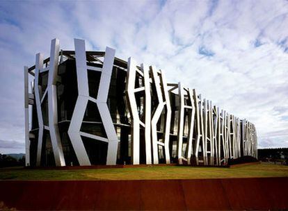 Edificio de Caja Vital diseñado por Javier Mozas y Eduardo Aguirre en Vitoria.