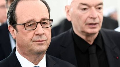 EL presidente Hollande visita el museo Louvre Abu Dhabi, este sábado en la capital de los Emiratos.