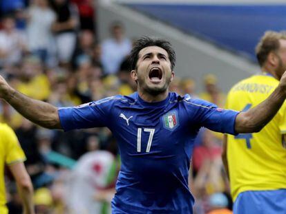 Eder celebra el gol de Italia ante Suecia.