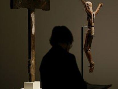 El &#039;Cristo 1147&#039; que se expone, separado del crucifijo, en la exposici&oacute;n del MNAC.