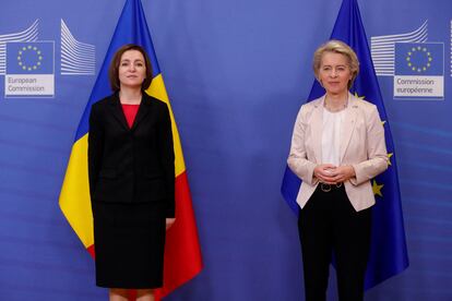 Maia Sandu and the President of the European Commission, Ursula von der Leyen, at a summit in Brussels on December 15. 