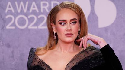 La cantante Adele en la alfombra roja de los premios Brit celebrados el 8 de febrero de 2022 en Londres, Reino Unido.