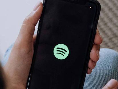 Logo Spotify en un smartphone 