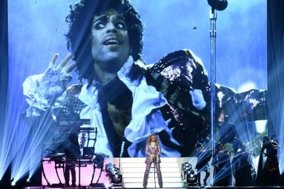 Madonna durante una actuación en memoria de Prince en los Billboard Music Awards celebrados en Nevada en 2016.