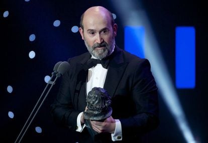 Javier Cámara recoge el Goya por 'Truman'.