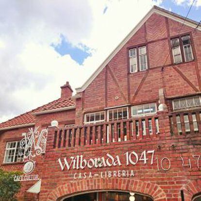 Fachada principal de la librería Wilborada 1047, en Quinta Camacho, el barrio inglés de Bogotá.