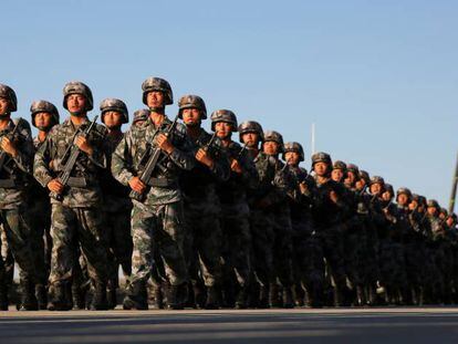 Militares chinos, en la base de Zhurihe, en julio de 2017.
