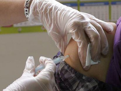 Vacunaci&oacute;n contra la gripe en un centro de salud madrile&ntilde;o.