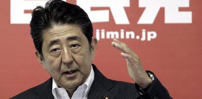 El primer ministro de Jap&oacute;n y l&iacute;der del Partido Liberal Dem&oacute;crata (PLD), Shinzo Abe, ofrece una rueda de prensa en la sede del Partido en Tokyo, Jap&oacute;n, hoy, 11 de julio de 2016. 