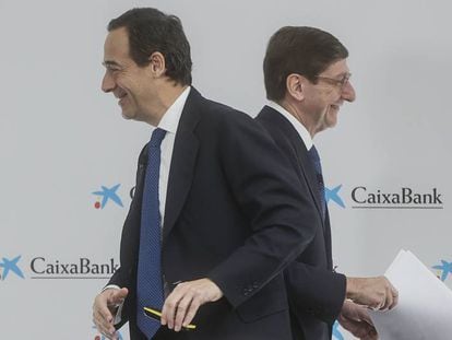Gonzalo Gortazar (izquierda), CEO de Caixabank, y José Ignacio Goirigolzarri, presidente, la pasada semana en Valencia. 