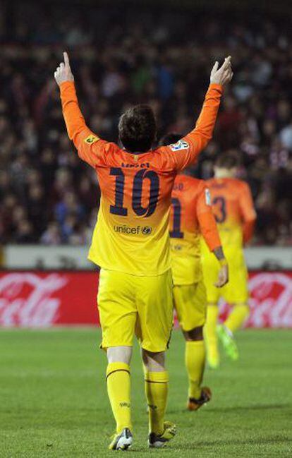 Messi celebra uno de sus goles al Granada