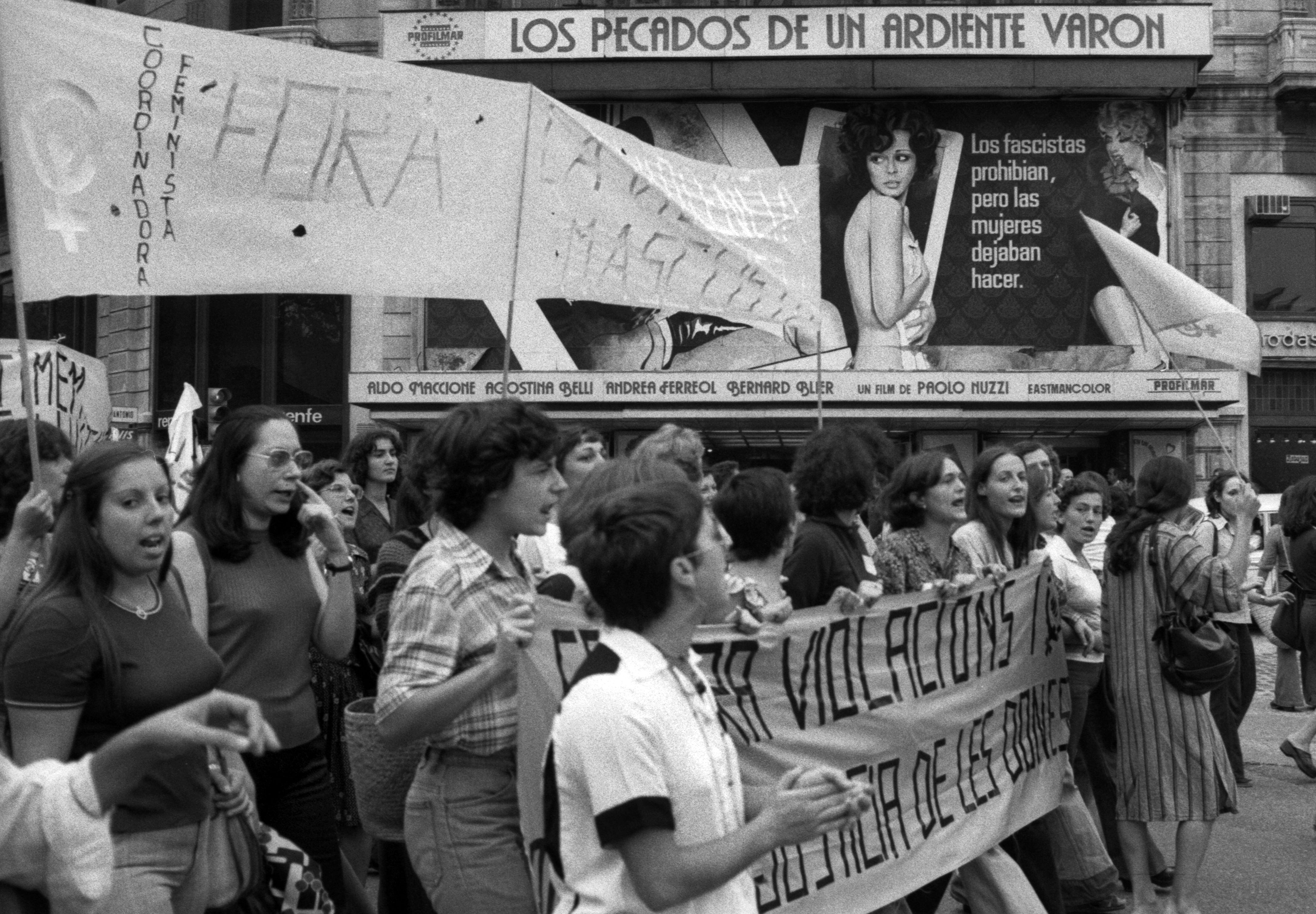 Manifestació contra la violació i mort d'Antonia España a Sabadell, el 1977.