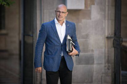 Raül Romeva camino a una reunión del consejo ejecutivo del gobierno catalán.