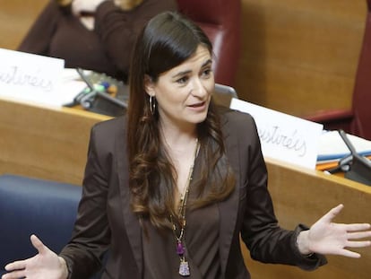 La consejera de Sanidad, Carmen Montón, en las Cortes.
