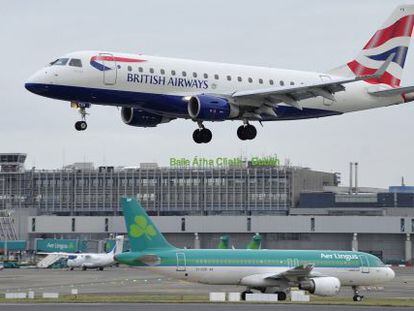 Aviones de British Airways y de Aer Lingus en el aeropuerto de Dublín.
