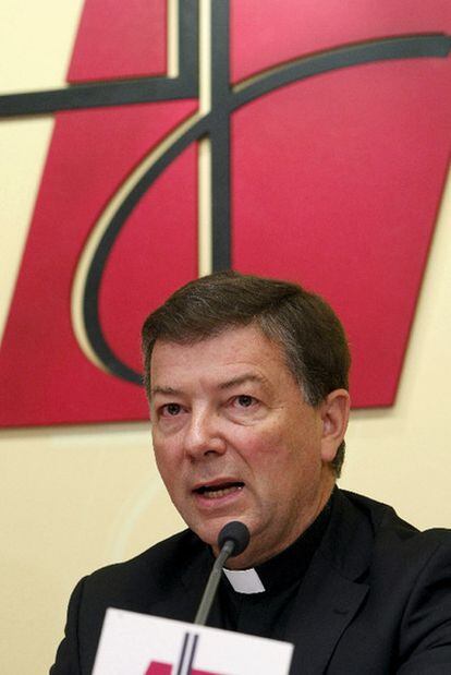 El portavoz de la Conferencia Episcopal, Juan Antonio Martínez Camino, durante su rueda de prensa hoy en Madrid