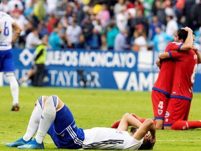 El Numancia festeja frente a la desesperación del Zaragoza.