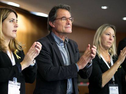 D'esquerra a dreta: Marta Pascal, Artur Mas i Neus Munté durant el Consell Nacional.