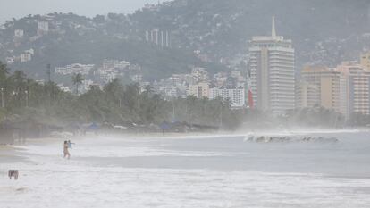 Una playa de Acapulco antes de la llegada de la tormenta 'Madeline', el 18 de septiembre de 2022.