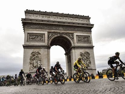 Chris Froome porta el maillot amarillo en el Tour de Francia 2015