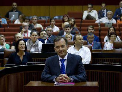 Martín de la Herrán, antes de su intervención en el Parlamento.