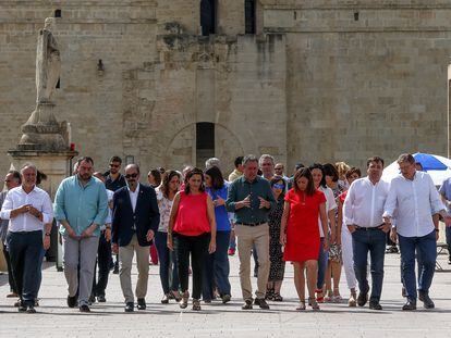 Los barones del PSOE de Canarias, Comunidad Valenciana, Aragón, La Rioja, Baleares, Asturias y Extremadura acompañaron el domingo en Córdoba a Juan Espadas, candidato socialista a la Junta.