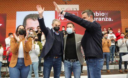 El presidente del Gobierno, Pedro Sánchez, el expresidente del Gobierno, José Luis Rodríguez y el candidato del PSOE a la presidencia de Castilla y León, Luis Tudanca.