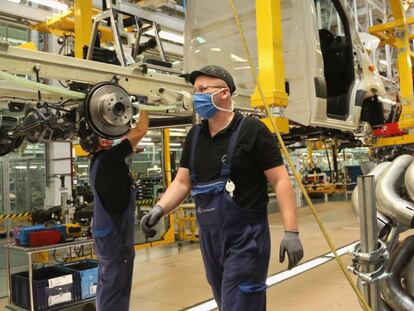Imagen de trabajadores en una empresa.
