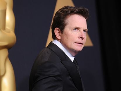 HOLLYWOOD, CA - FEBRUARY 26:  Actor Michael J. Fox poses in the press room at the 89th annual Academy Awards at Hollywood & Highland Center on February 26, 2017 in Hollywood, California.  (Photo by Jason LaVeris/FilmMagic)