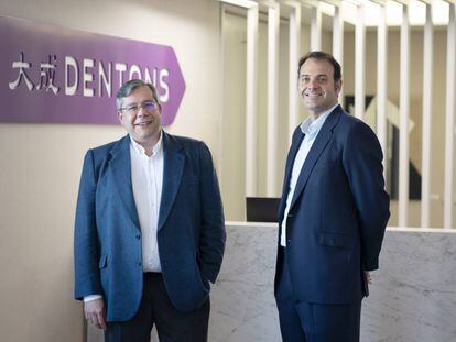 José María García Santos y Jabier Badiola, socio director de Dentons en España