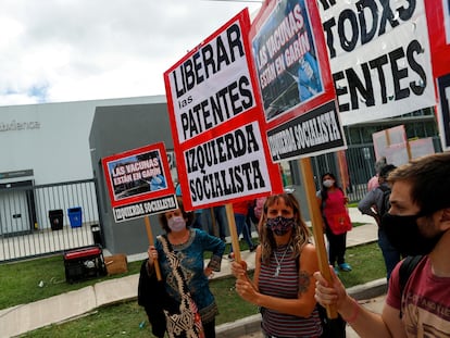 Protestas frente al laboratorio mAbxience para exigir su expropiación, Buenos Aires, Argentina, el 29 de marzo de 2021.