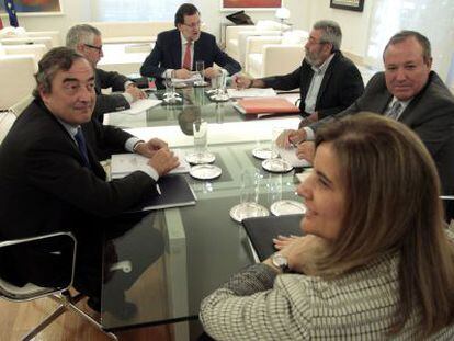 Reunión de los agentes sociales con Fátima Báñez y Mariano Rajoy.