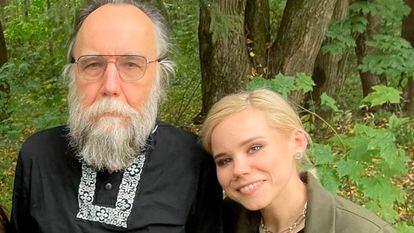 Daria Dugina y su padre, Alexander Dugin, en el festival Tradición, el sábado. 