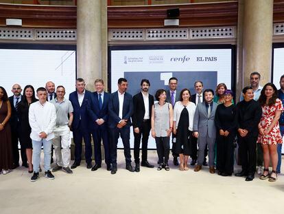 Foto de familia de la 39ª edición de los Premios Ortega y Gasset de Periodismo, entregados en Valencia en 2022.